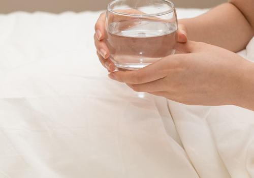 宝宝发烧喝糖水可以吗（发烧的宝宝可以喝糖水吗）