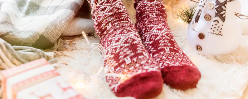 晚上穿袜子睡觉好不好（小孩晚上穿袜子睡觉好不好）