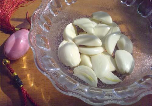 喉咙痒咳嗽吃什么（喉咙痒咳嗽吃什么药见效快）