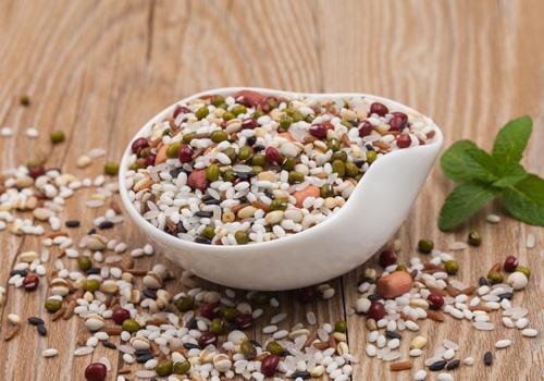 燕窝和芡实可以一起煮吗 雪燕可以和芡实一起煮吗