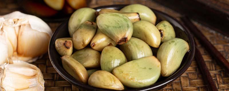 腊八蒜为什么会变绿（腊八蒜为什么会变绿色的科学知识）