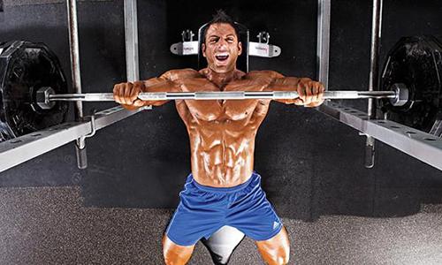 卧推可以用什么代替 卧推和推举哪个实用