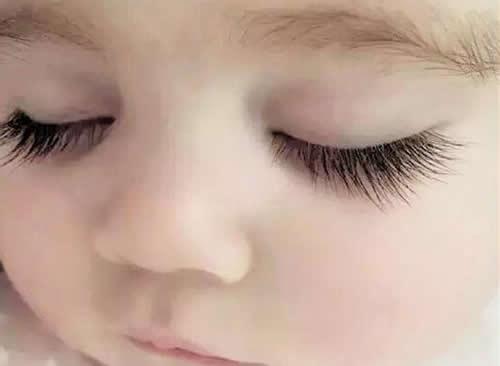 宝宝吃什么睫毛长得长（吃什么婴儿的睫毛会长）