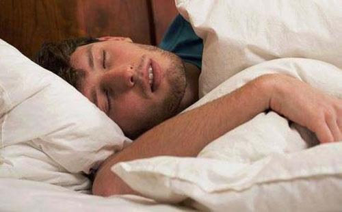 睡觉流口水是什么原因 睡觉流口水是什么原因引起的男性