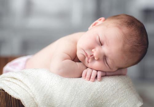 宝宝头发又少又黄怎么回事（宝宝头发又少又黄怎么回事儿）