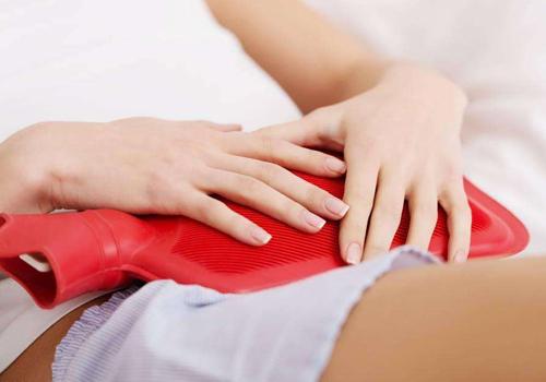 月经量少发黑是什么原因 这个月月经量少发黑是什么原因