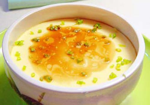 近视吃什么对眼睛好（眼睛近视吃什么对眼睛好）