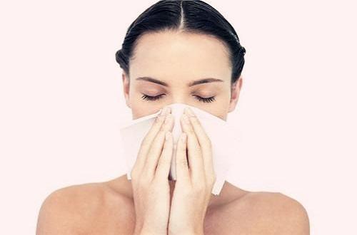 过敏性鼻炎按摩哪里好（过敏性鼻炎按摩哪里好图片）