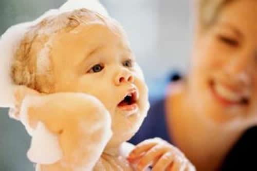婴儿洗头注意事项 婴儿洗头的正确方法