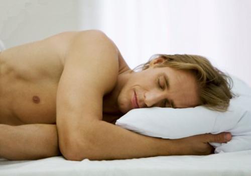 男性睾丸炎有什么症状 为何男性很容易出现睾丸炎