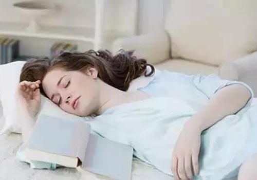 半夜醒来睡不着是什么原因 老是半夜醒来睡不着是什么原因