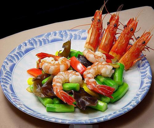 外阴白斑不能吃什么食物（）