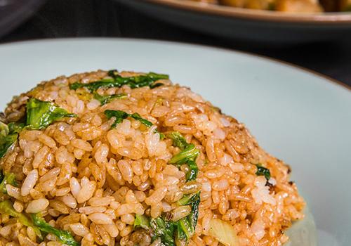 蛋炒饭怎么炒不会粘锅（蛋炒饭怎么炒才不会粘锅）