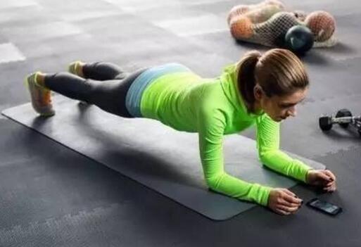 平板支撑胳膊撑不住（平板撑胳膊受不了）