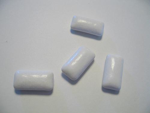 薄荷糖治口臭吗（薄荷糖和口香糖哪个更去口臭）