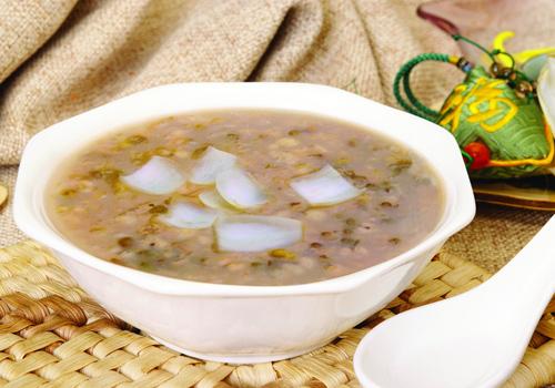 夏季皮肤干燥怎么办（春夏季皮肤干燥怎么办）