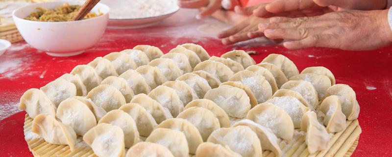 水饺冻在一起怎么分离 饺子怎么冻才不会粘在一起