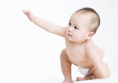 宝宝头发额头长红疙瘩怎么回事 宝宝头上起红疙瘩怎么回事