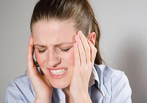 熬夜后头疼吃什么好（熬夜后头疼吃什么好一点）