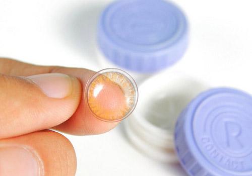 洗澡的时候可以戴隐形眼镜吗（洗澡时可以佩戴隐形眼镜吗）