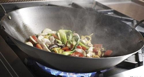 菠菜补铁吗（菠菜补铁吗?铁是什么）