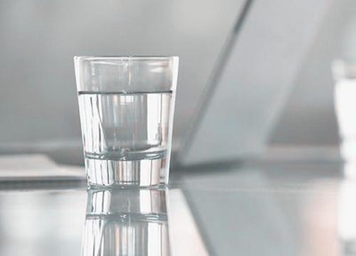 肾结石每天喝要多少水（肾结石每天要喝多少水才算标准）