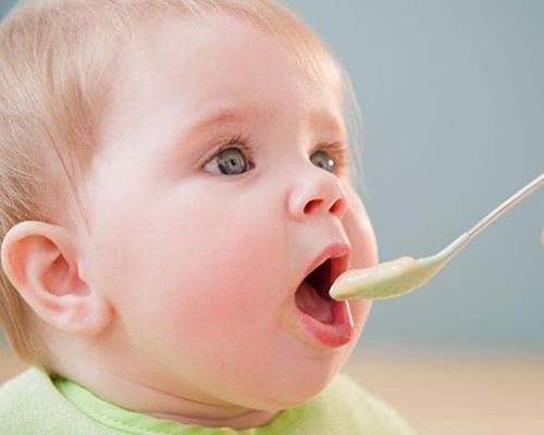 婴儿辅食菠菜泥怎么做（宝宝辅食菠菜泥怎么做）