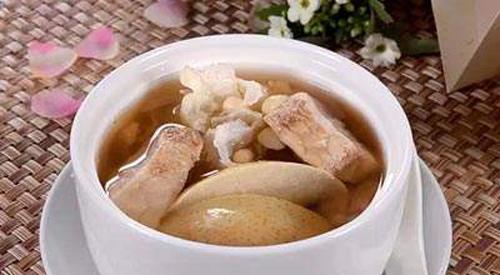 嘴唇干裂脱皮吃什么菜 嘴唇干裂脱皮吃什么菜好