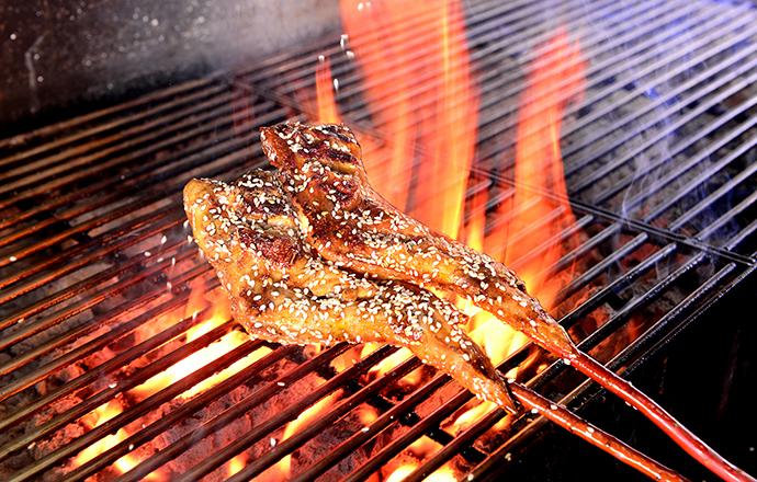 隔夜的烧烤加热还能吃吗（烧烤可以隔夜再吃吗）
