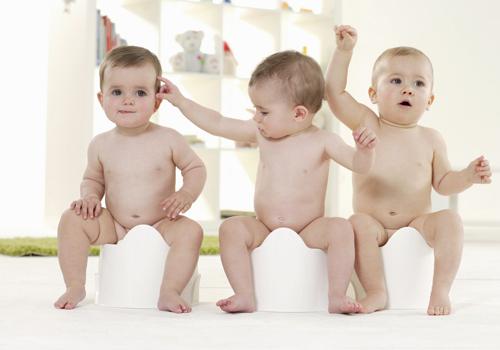 新生儿黄疸晒太阳怎么晒（新生儿黄疸晒太阳怎么晒哪里黄晒哪里吗?）