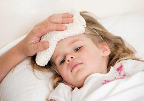 孩子发高烧不能吃什么（小孩高烧不能吃啥）