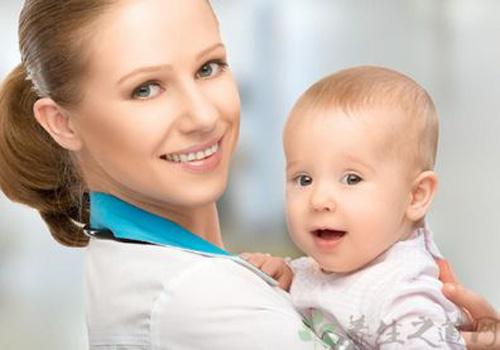 喉咙有异物吐出来很臭是什么原因 喉咙有东西吐出来很臭是什么