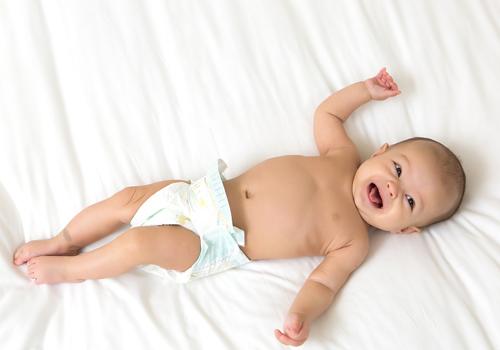 新生儿脐带半个月还没掉怎么回事（新生儿半个多月了脐带还没掉）