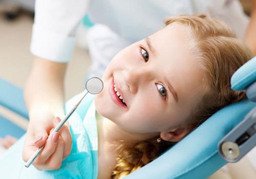 小孩磨牙缺什么(小孩磨牙缺什么维生素)