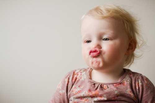 秋季孩子上火有什么症状 秋季儿童上火