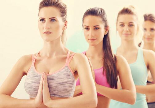 矫正骨盆的瑜伽动作(矫正骨盆的瑜伽动作图解)