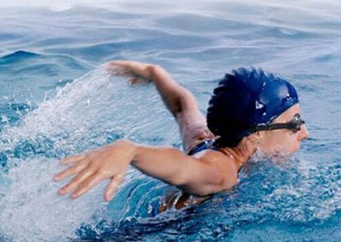 冬泳对关节有影响吗 冬泳会伤膝关节吗