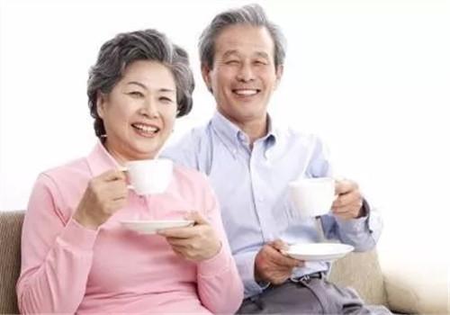 老年人骨质疏松吃什么好（老年人骨质疏松吃点什么好）