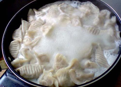 饺子是热水煮还是冷水煮 很多人做错了