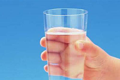 喝水应该怎么喝 减肥喝水应该怎么喝
