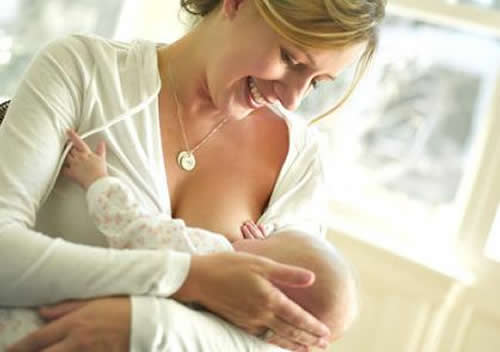 喂奶一次喂多久(喂奶一次喂多久时间)