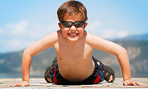 小孩做俯卧撑好吗（小孩可以做俯卧撑锻炼吗）