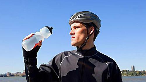 肾结石可以喝牛奶吗（老年人肾结石可以喝牛奶吗）