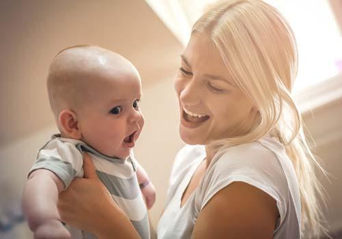 宝宝出生14天能吃多少 宝宝出生14天能吃多少奶粉