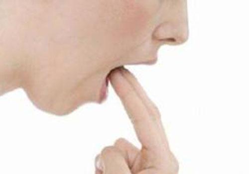 吃野菜中毒怎么办(吃野菜食物中毒怎么办)