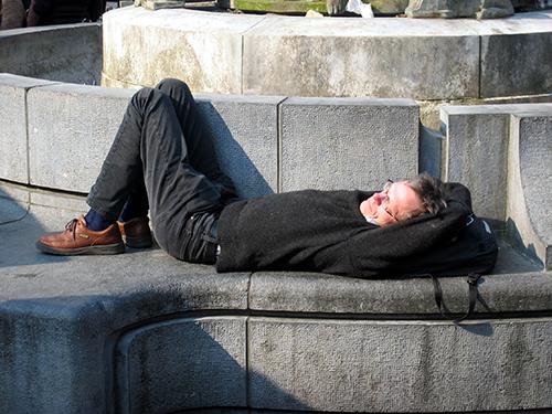 为什么夏天湿气重原因(夏天湿气重是什么原因造成的)