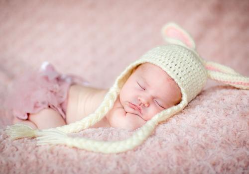 夏天宝宝发烧可以开空调吗 夏天宝宝发烧可以吹风扇吗