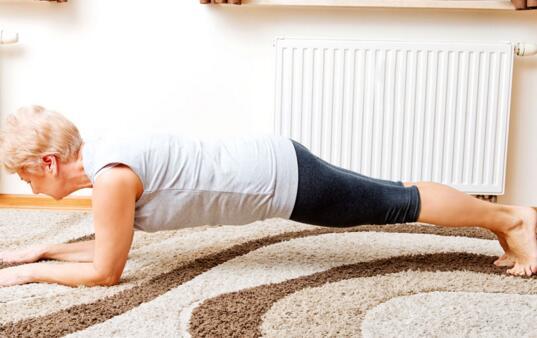 平板支撑可以天天做吗 平板支撑可以天天做吗吗