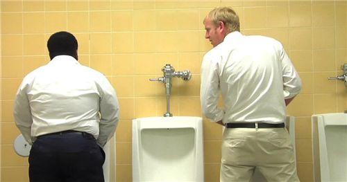 尿的远近能说明什么 尿得越远性能力越强吗