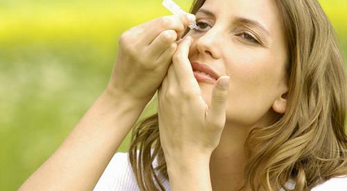 不敢滴眼药水怎么办 不敢滴眼药水怎么办阿